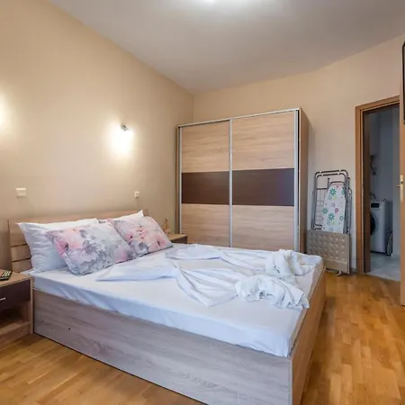 Apartment Azure Pretty Location Near Sea Garden