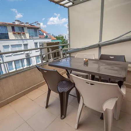 Azure Pretty Location Near Sea Garden בורגאס
