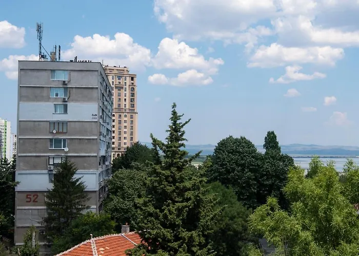 Azure Pretty Location Near Sea Garden * Μπουργκάς